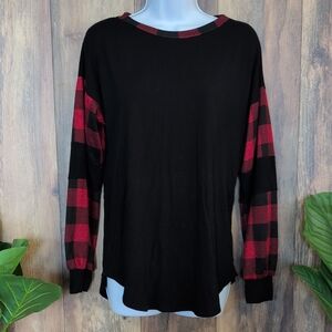 Magic Fit Black and Red Plaid Pajama Top S C637